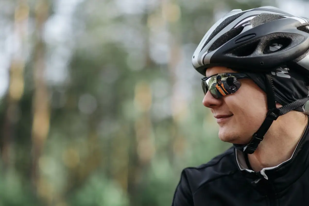 Sportovní dioptrické brýle: Průvodce pro cyklisty, běžce a sportovce